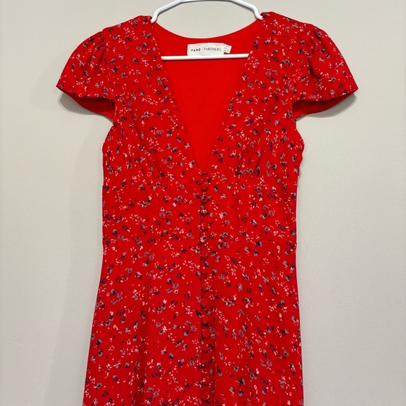 Fame and Partners Red Floral Midi Dress - Picture 2 of 9